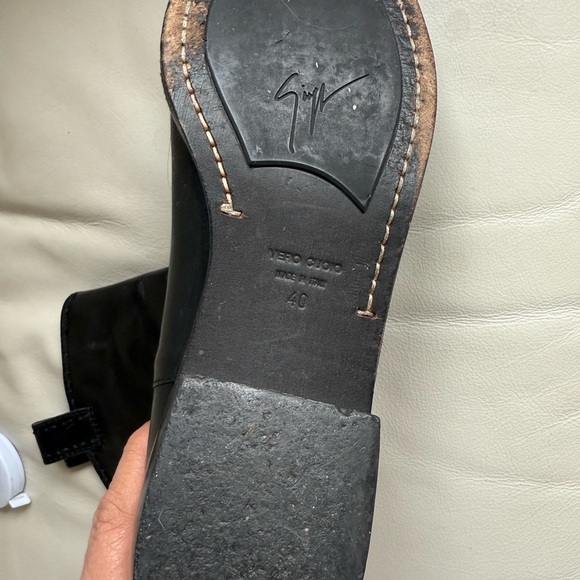 Designer boots w toe embellishment - Picture 6 of 9